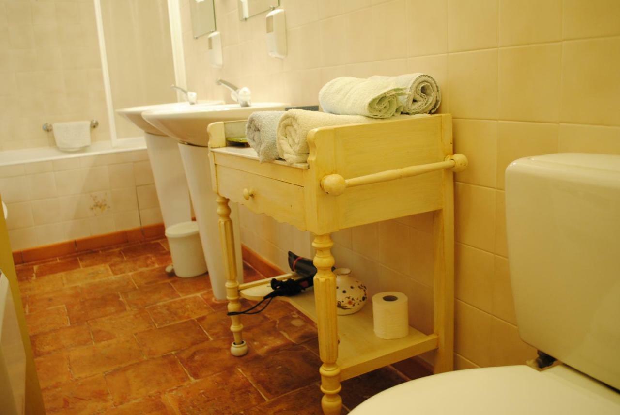 Mas De Bouvau Bed and Breakfast Violès Εξωτερικό φωτογραφία